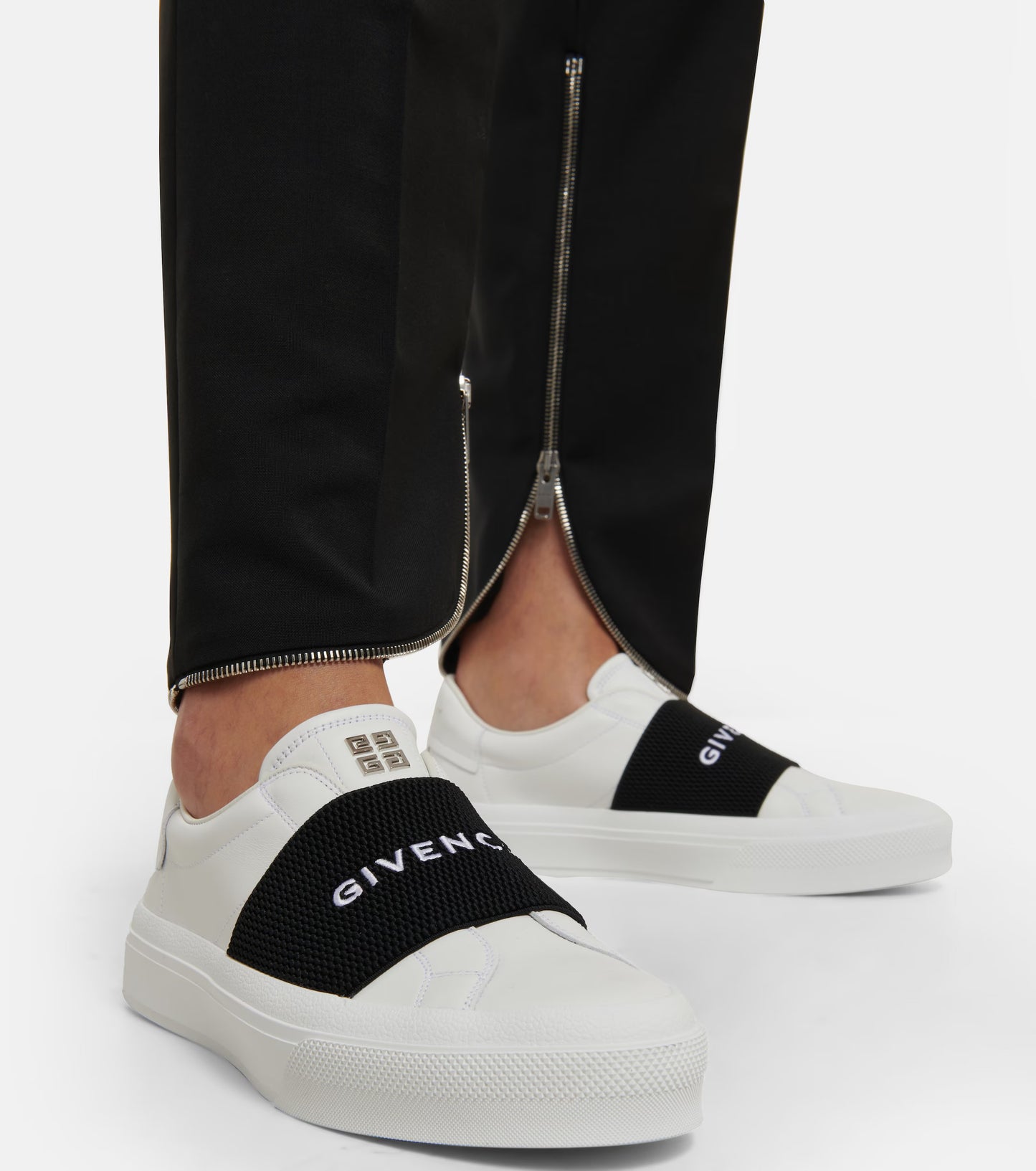 GIVENCHY BRAND NEW
City Sport leather sneakers, Size 36