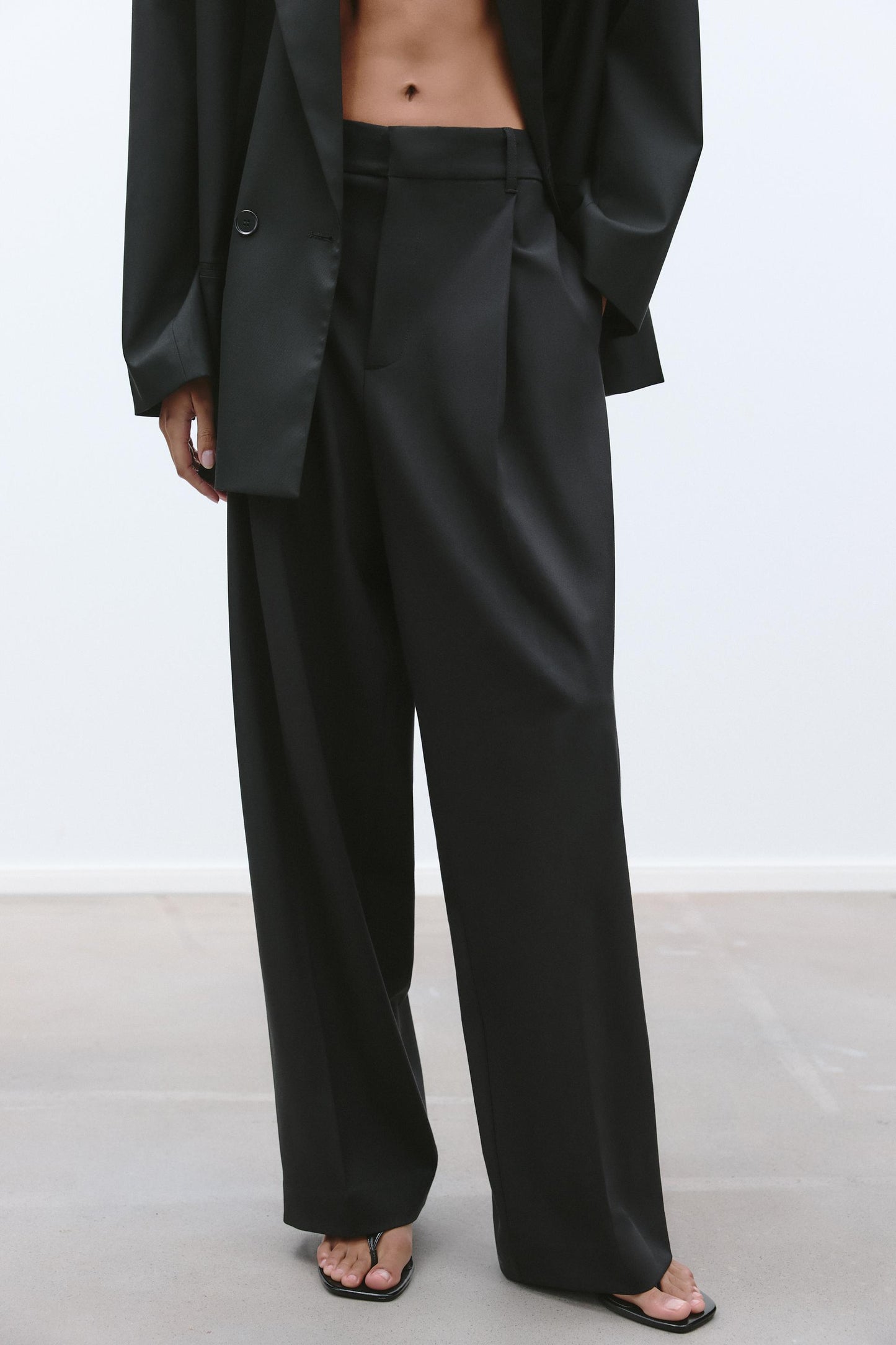 Zara black pleated dress pants, large