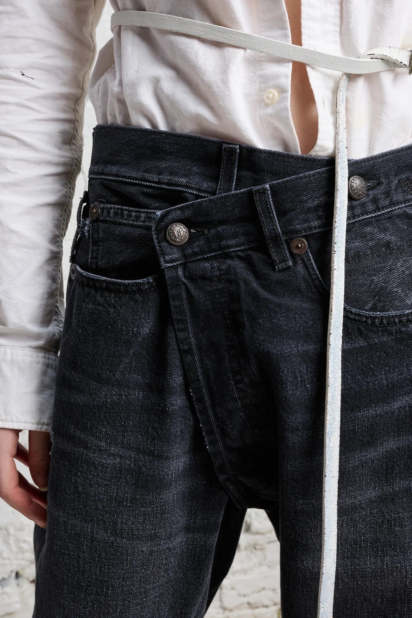R13 Crossover Jean - Jake Black, Size 25 (fits 27)