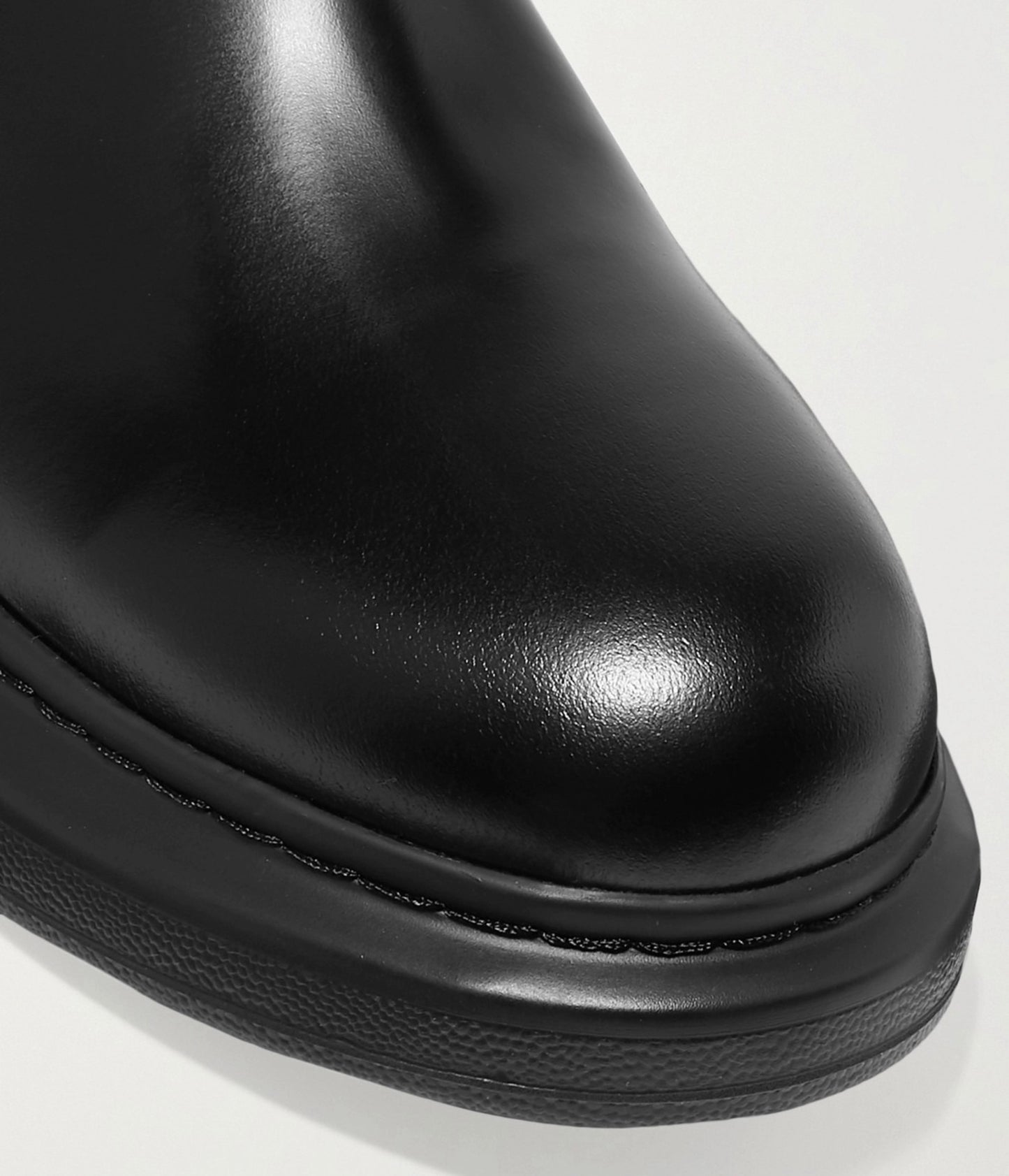ALEXANDER MCQUEEN
Glossed-leather exaggerated-sole Chelsea boots, SIZE 38.5