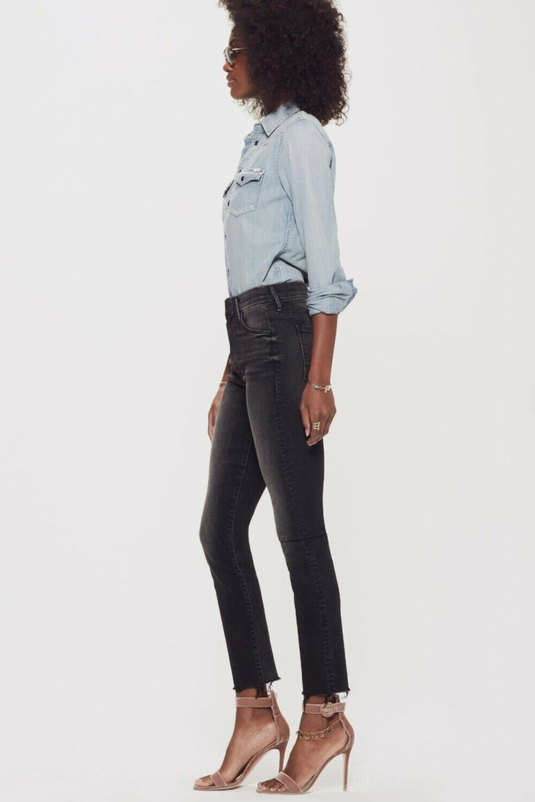 Mother denim looker distressed zip fray faded black, size 29