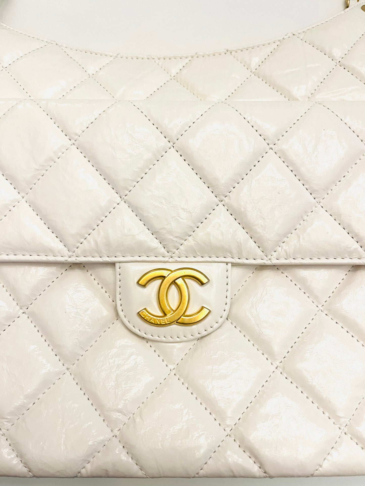 CHANEL Wavy CC Medium Hobo Bag