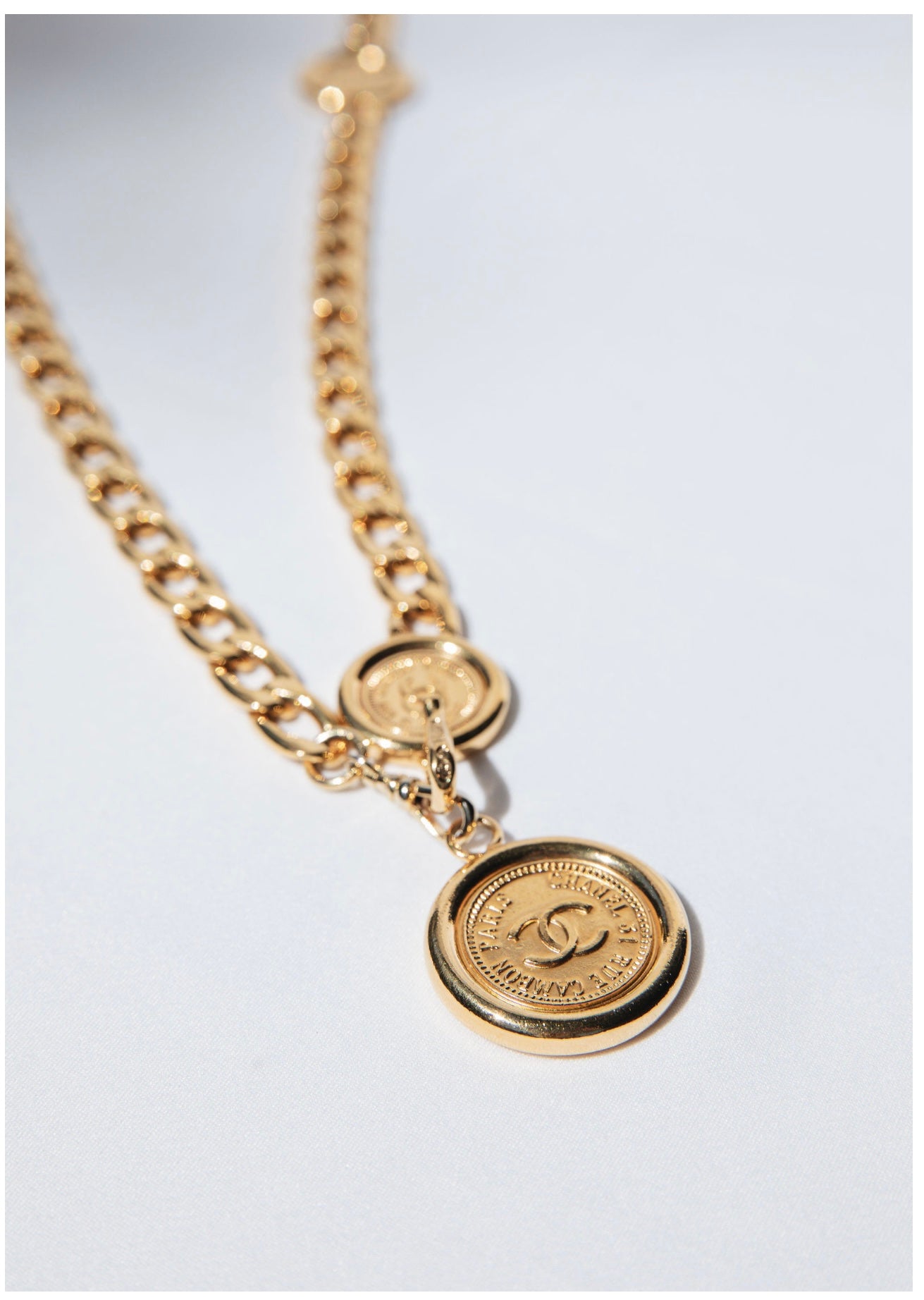 PRE-LOVED CHANEL Vintage Medallion 31 Rue Cambon Chain Belt Gold Belt/Necklace