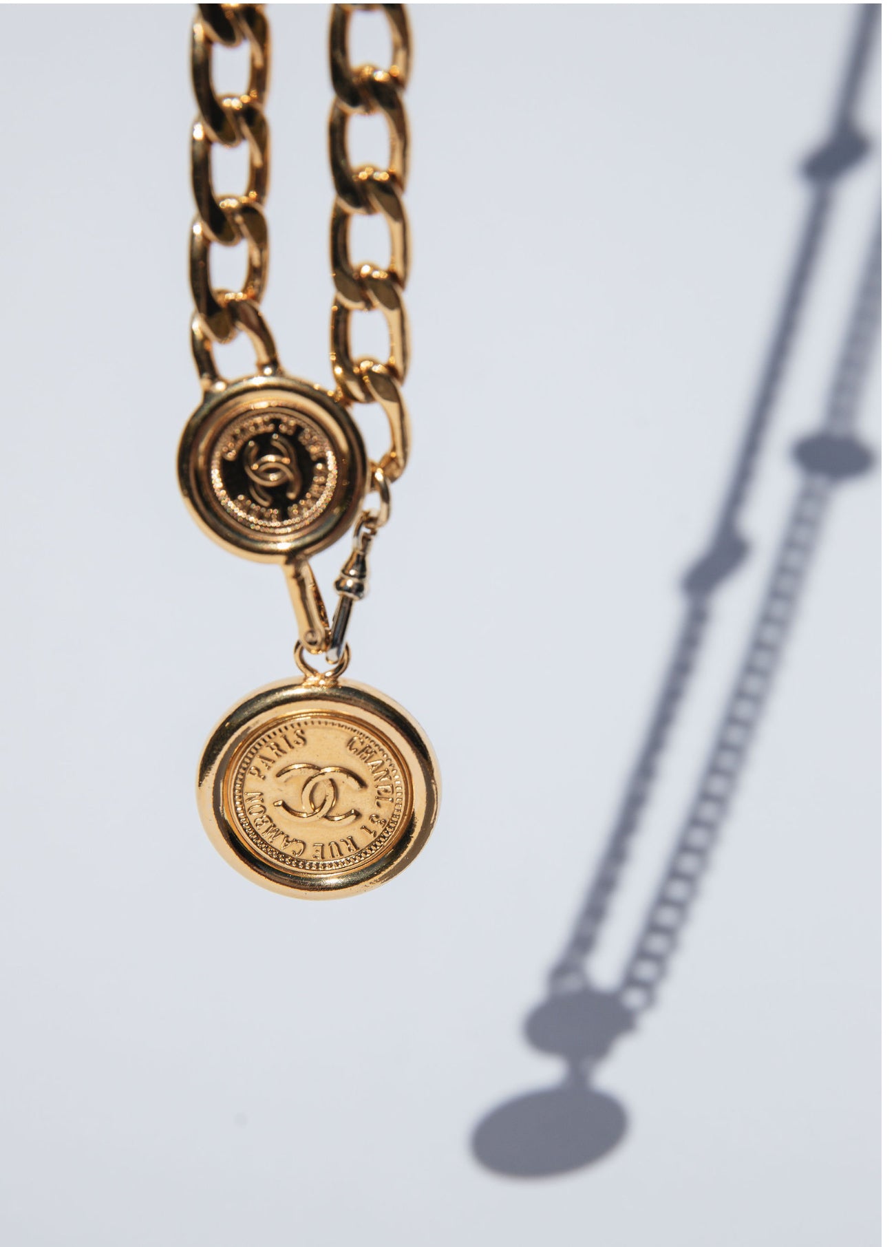 PRE-LOVED CHANEL Vintage Medallion 31 Rue Cambon Chain Belt Gold Belt/Necklace