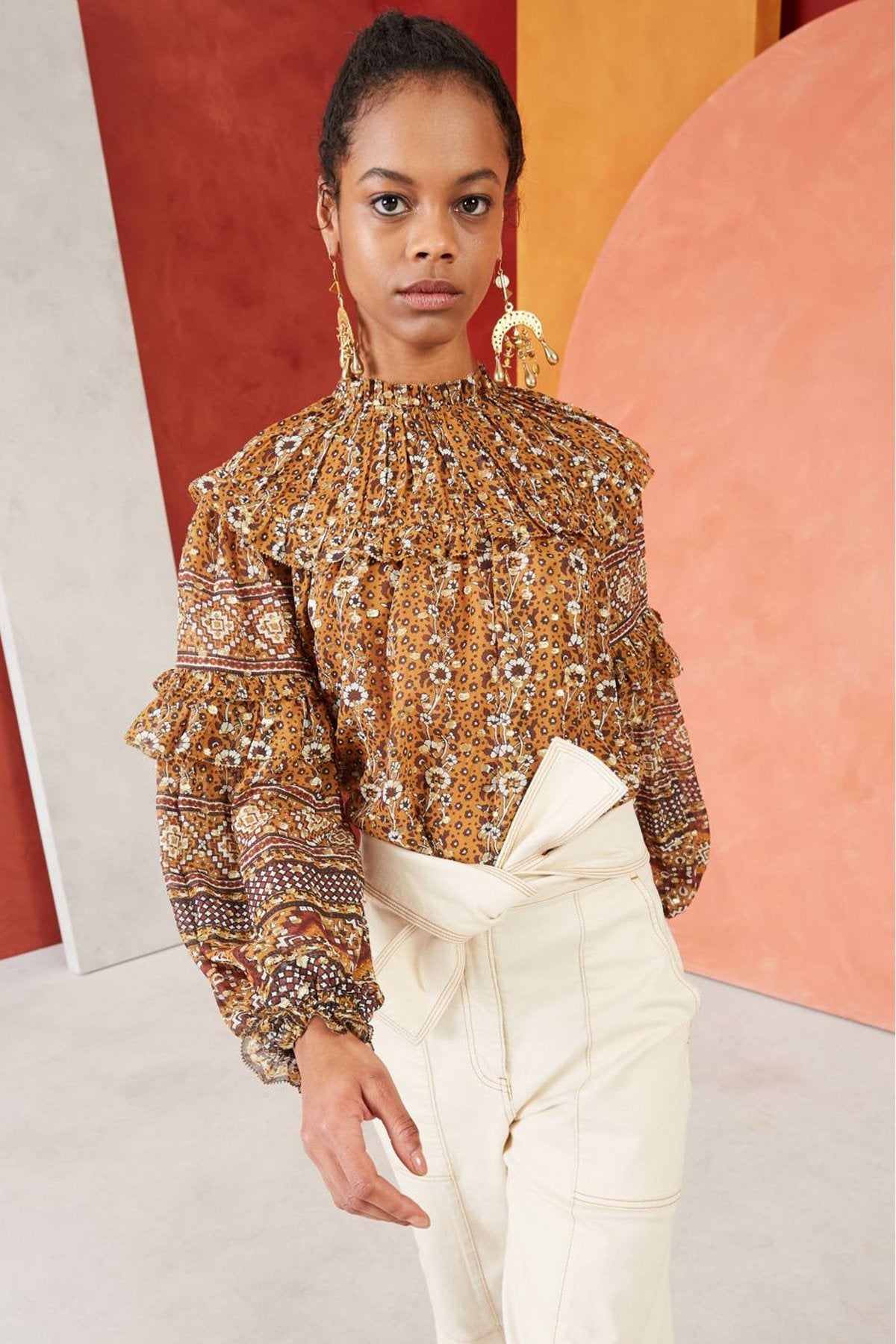 ULLA
JOHNSON
ELENI BLOUSE - OCHRE, Size 6