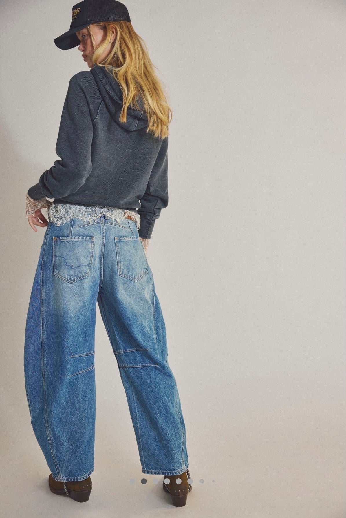 We The Free Good Luck Mid-Rise Barrel Jeans, Size 25 (fits like 28)