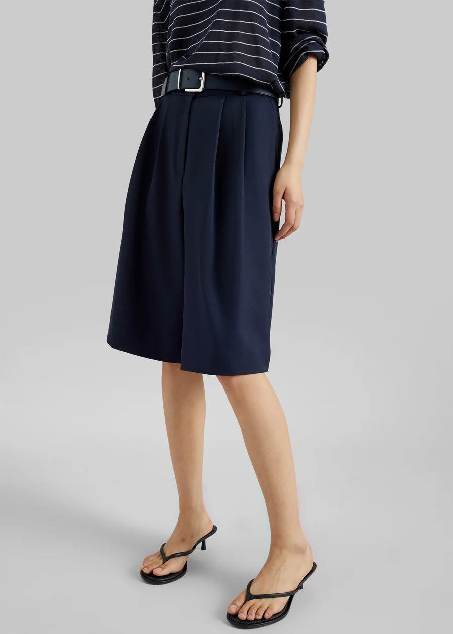 The Frankie Shop MARTEL PLEATED BERMUDA SHORTS - NAVY, Small