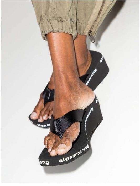 Alexander Wang
logo-print wedge flip flops, SIZE 6