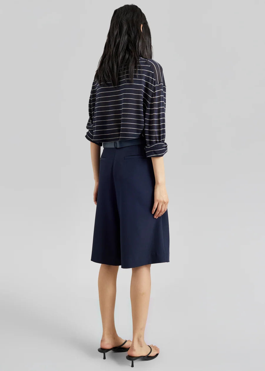 The Frankie Shop MARTEL PLEATED BERMUDA SHORTS - NAVY, Small