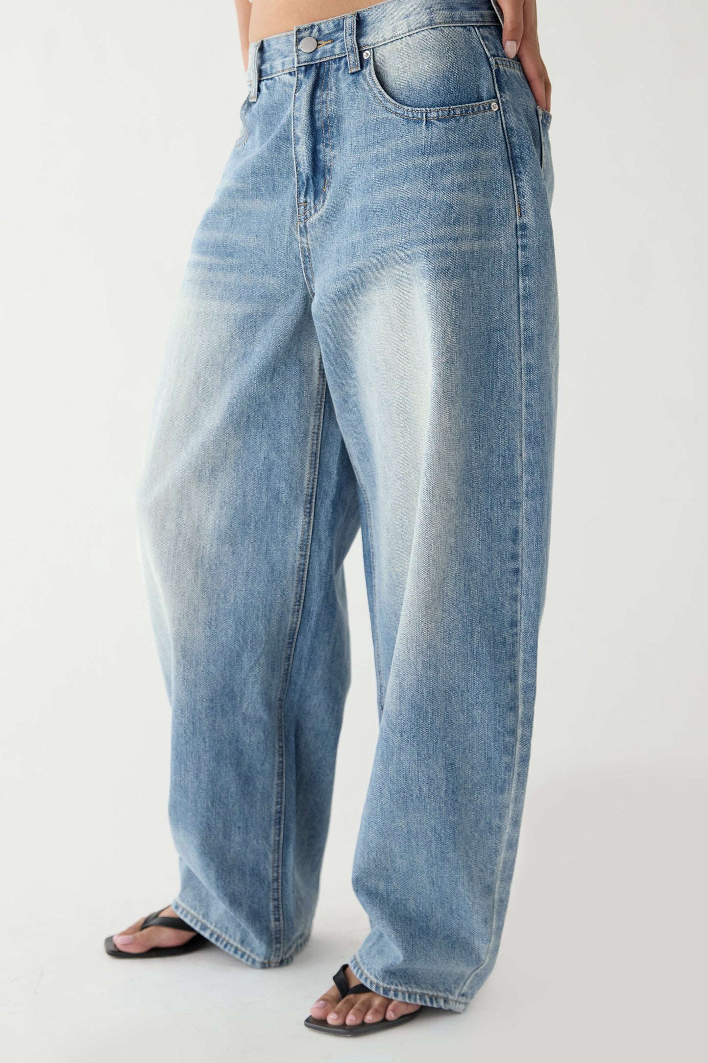 OAK & FORT 29" CURVE LEG MID RISE DENIM JEAN, Medium