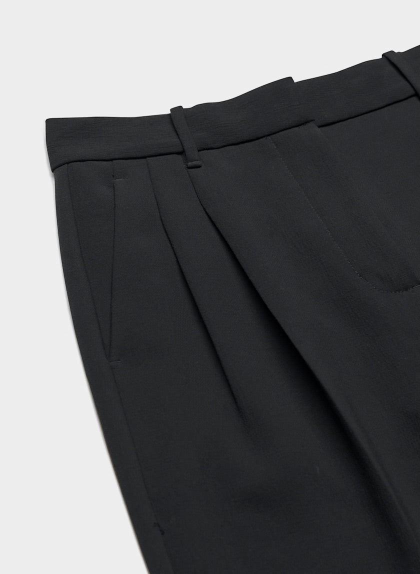 Aritzia Black Effortless Pant, size 6 ￼