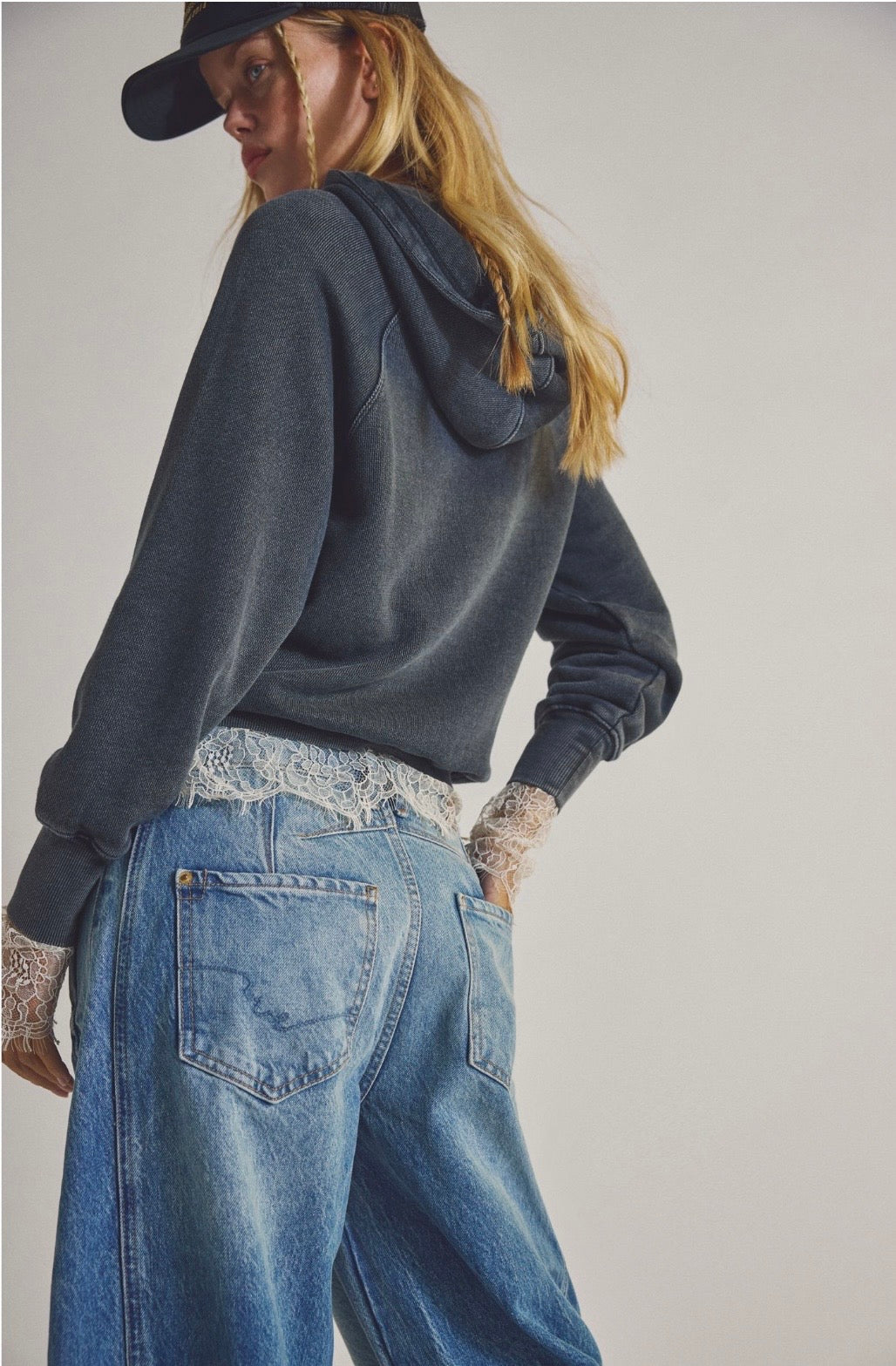 We The Free Good Luck Mid-Rise Barrel Jeans, Size 25 (fits like 28)