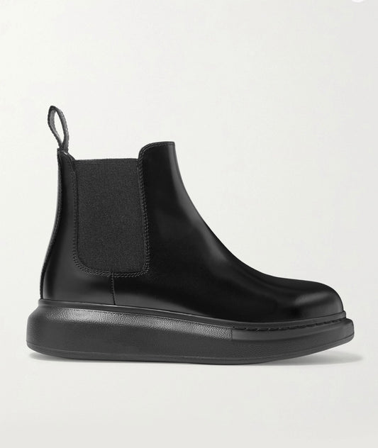 ALEXANDER MCQUEEN
Glossed-leather exaggerated-sole Chelsea boots, SIZE 38.5