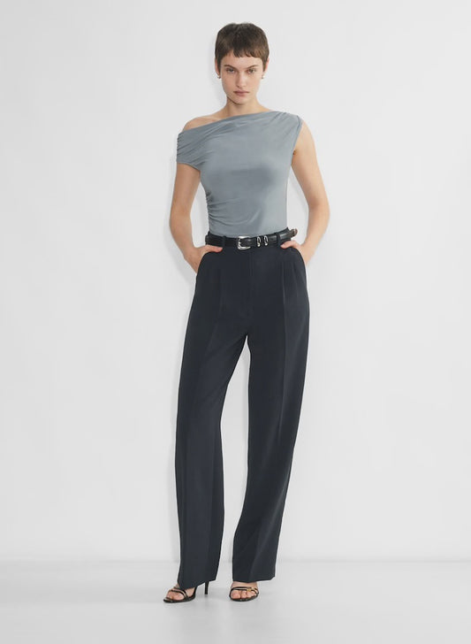 Aritzia Black Effortless Pant, size 6 ￼