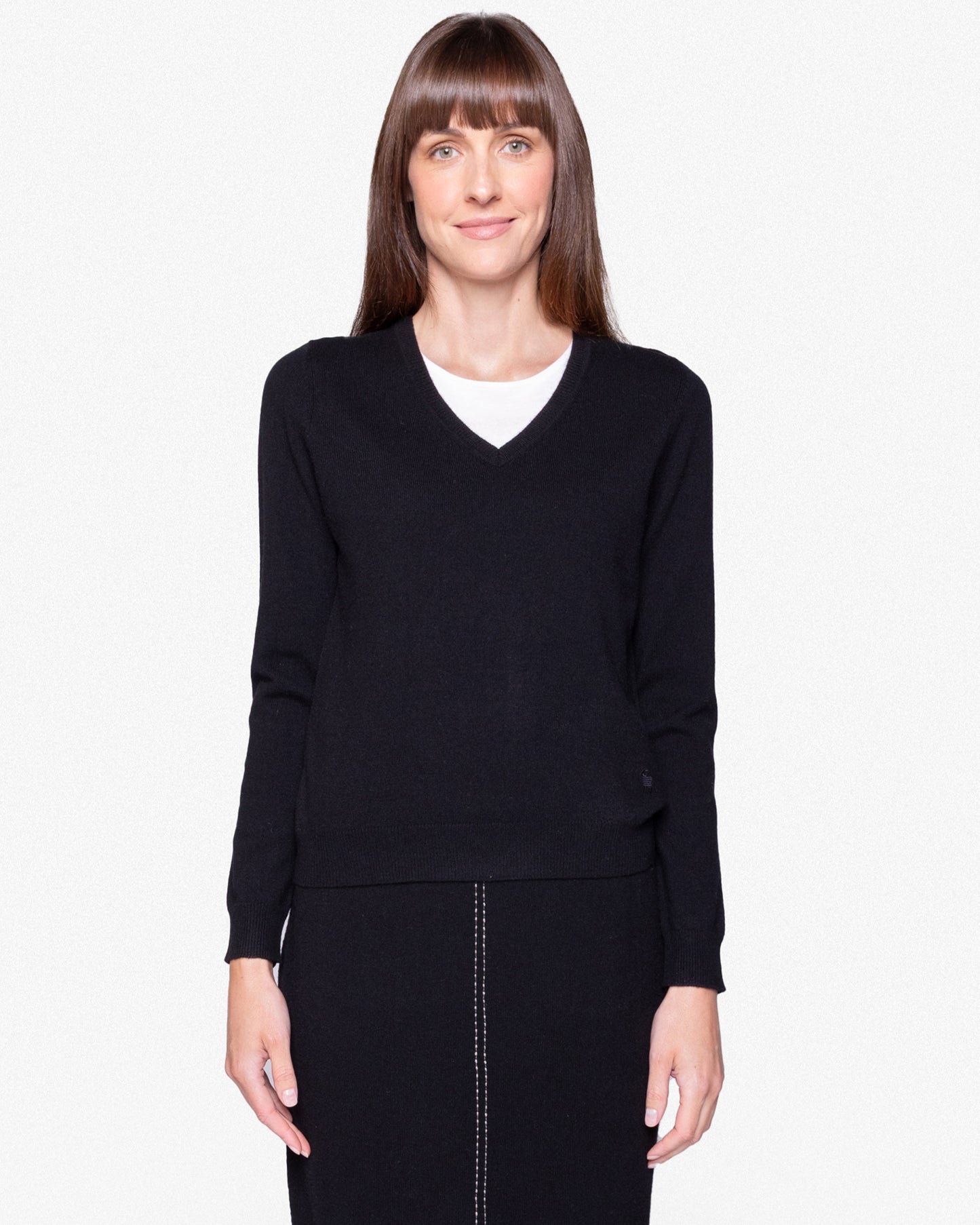 BLACK GOAT FITTED V-NECK, SMALL