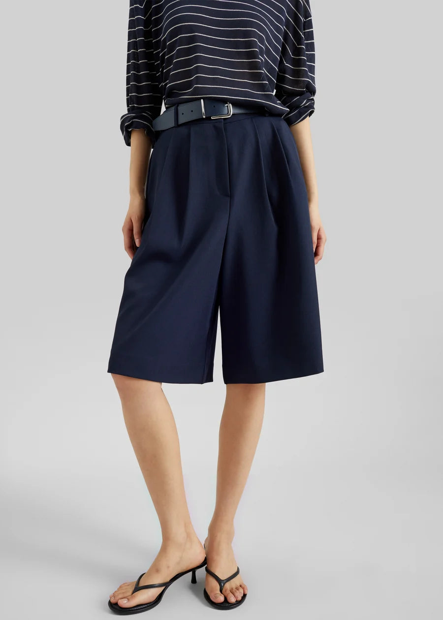 The Frankie Shop MARTEL PLEATED BERMUDA SHORTS - NAVY, Small