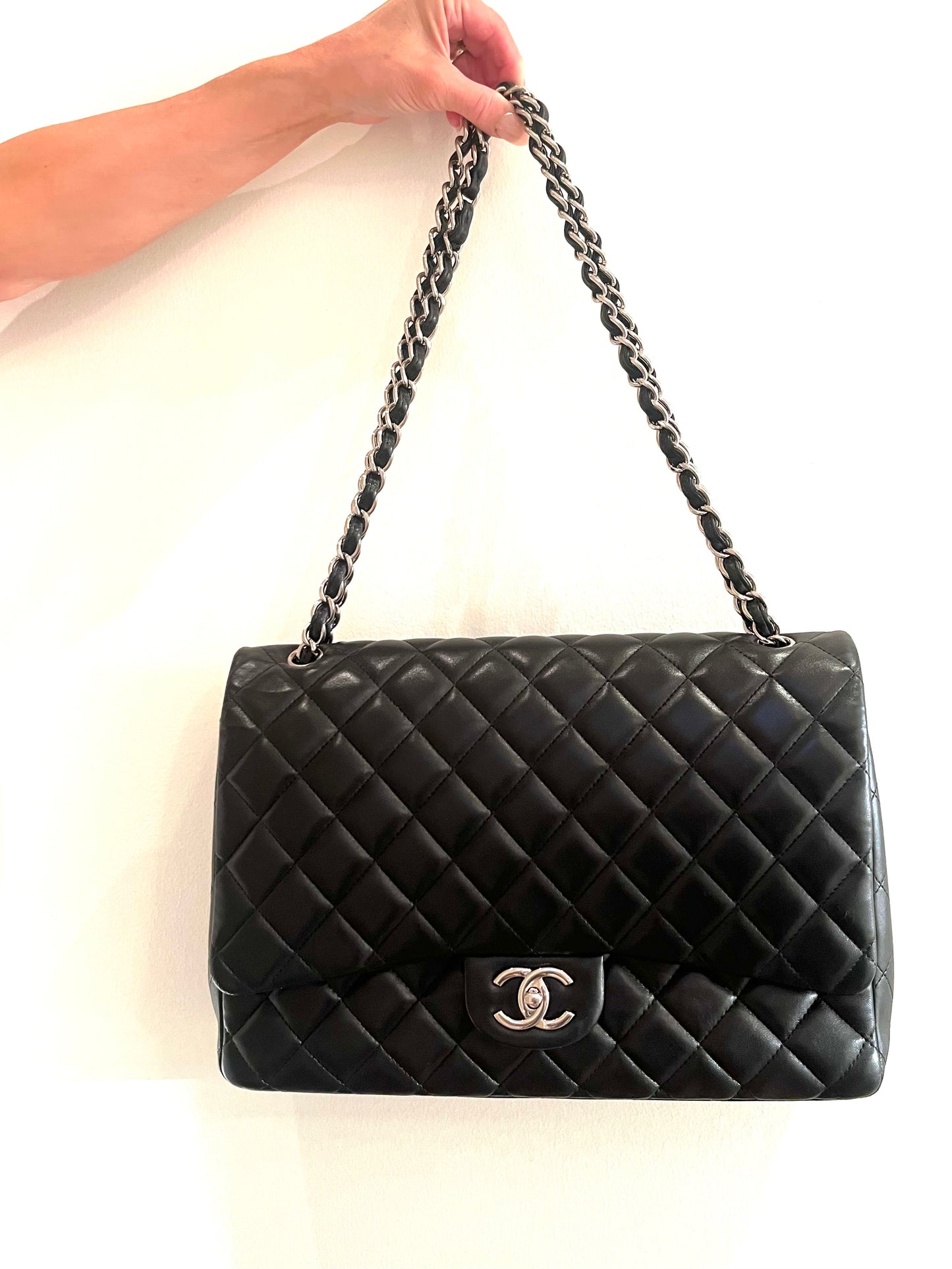 CHANEL CLASSIC MAXI DOUBLE FLAP HANDBAG