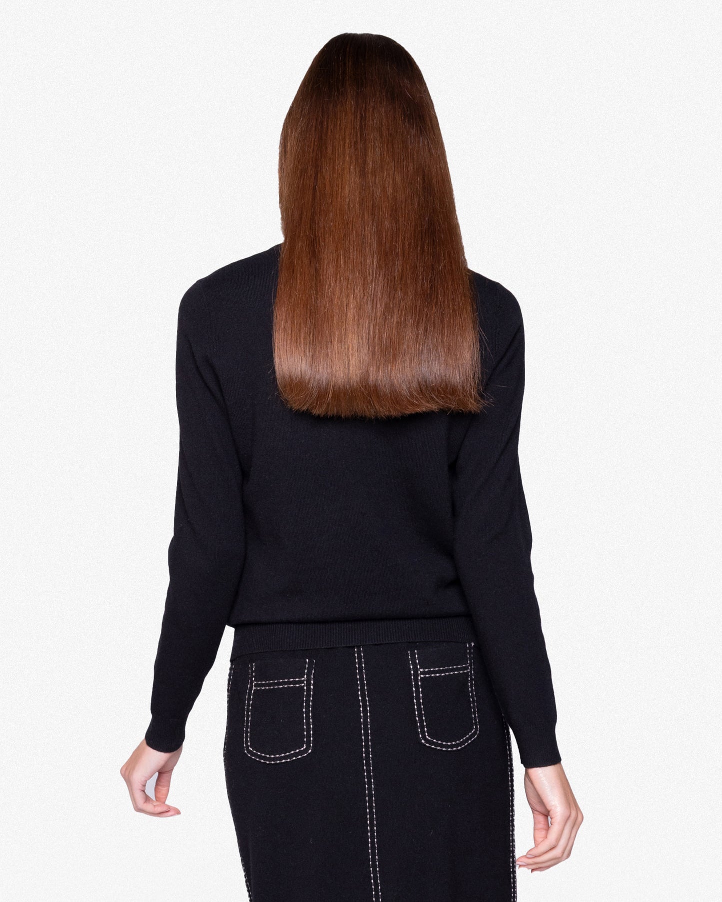 BLACK GOAT FITTED V-NECK, SMALL