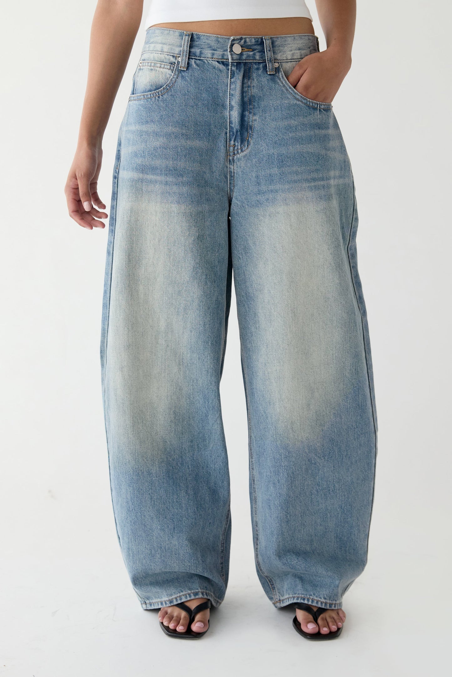 OAK & FORT 29" CURVE LEG MID RISE DENIM JEAN, Medium