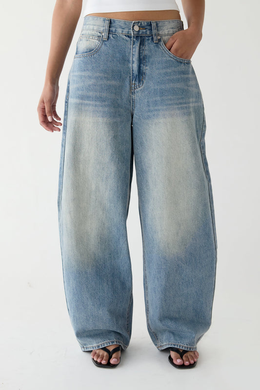 OAK & FORT 29" CURVE LEG MID RISE DENIM JEAN, Medium