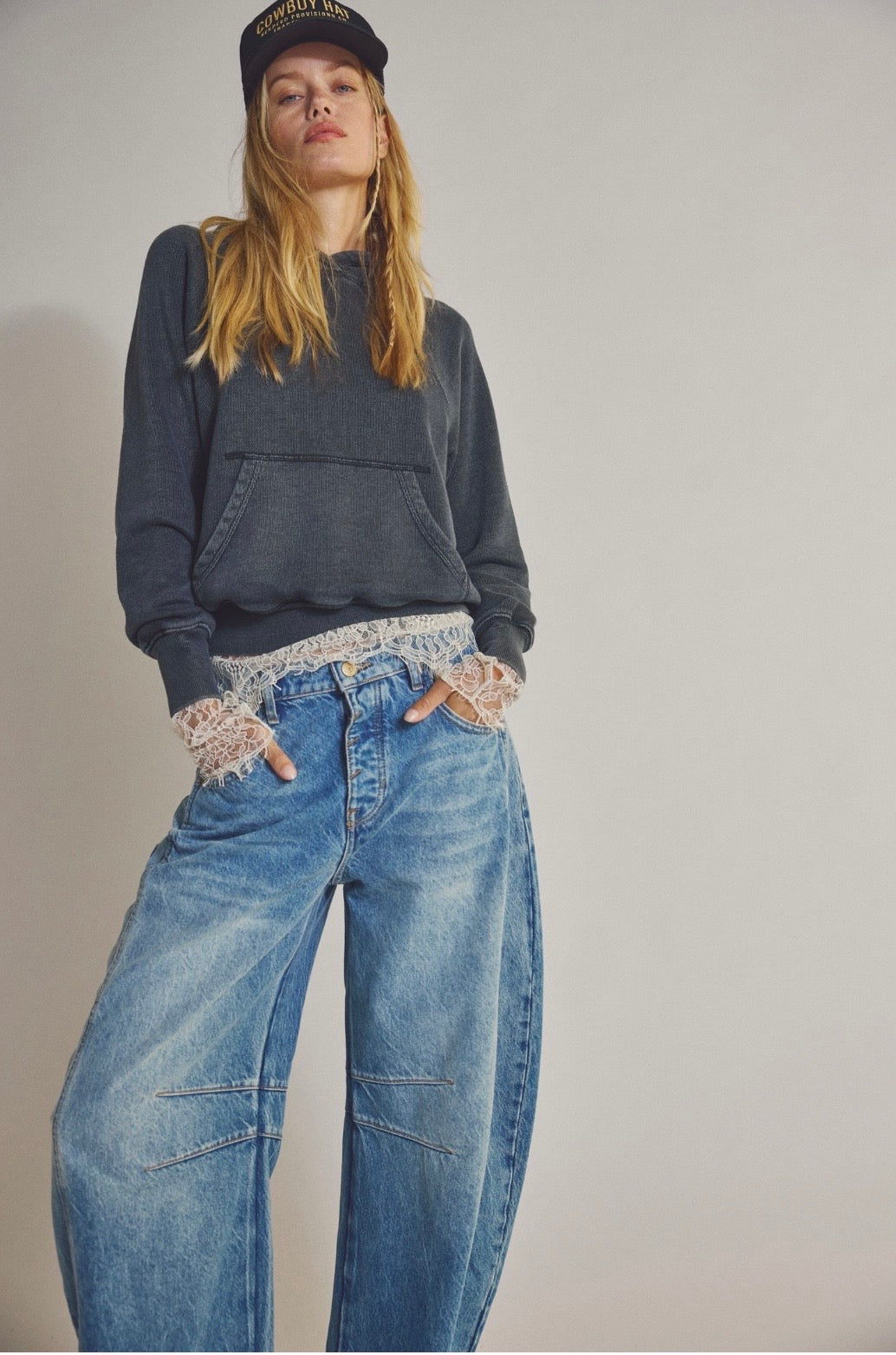 We The Free Good Luck Mid-Rise Barrel Jeans, Size 25 (fits like 28)